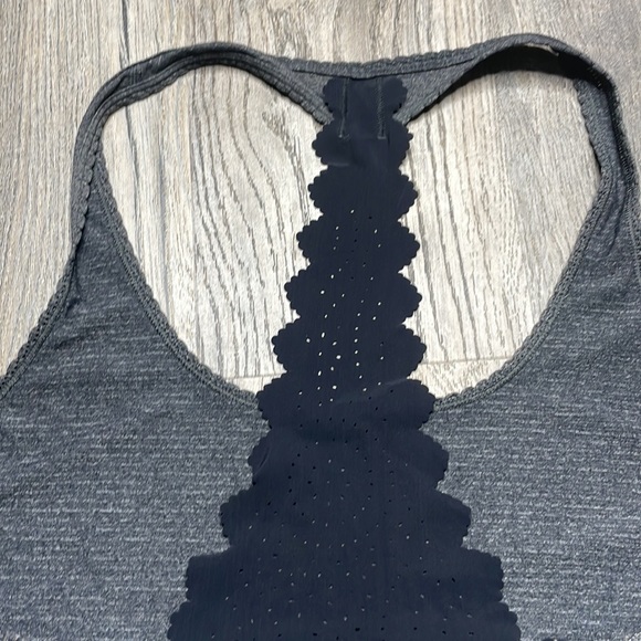 Lululemon Athletica Women’s 105F Singlet Laser Cut, Grey Black Racerback tank - Picture 13 of 15